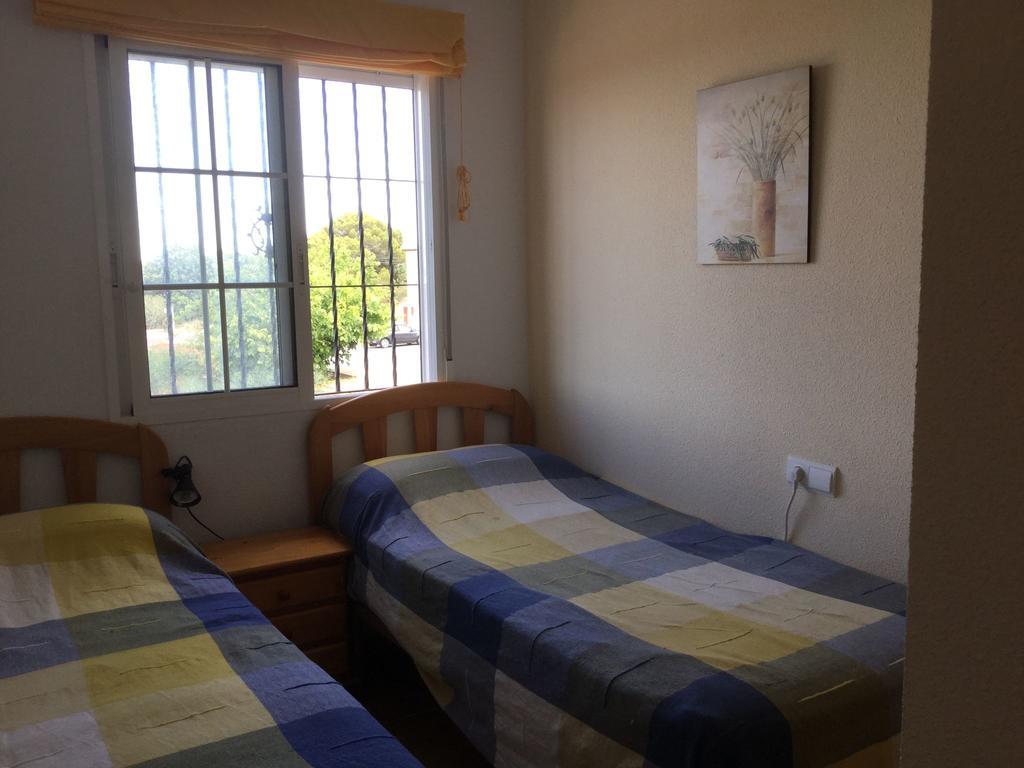 2 Bedroom Cozy Apartment In Torrevieja Luaran gambar